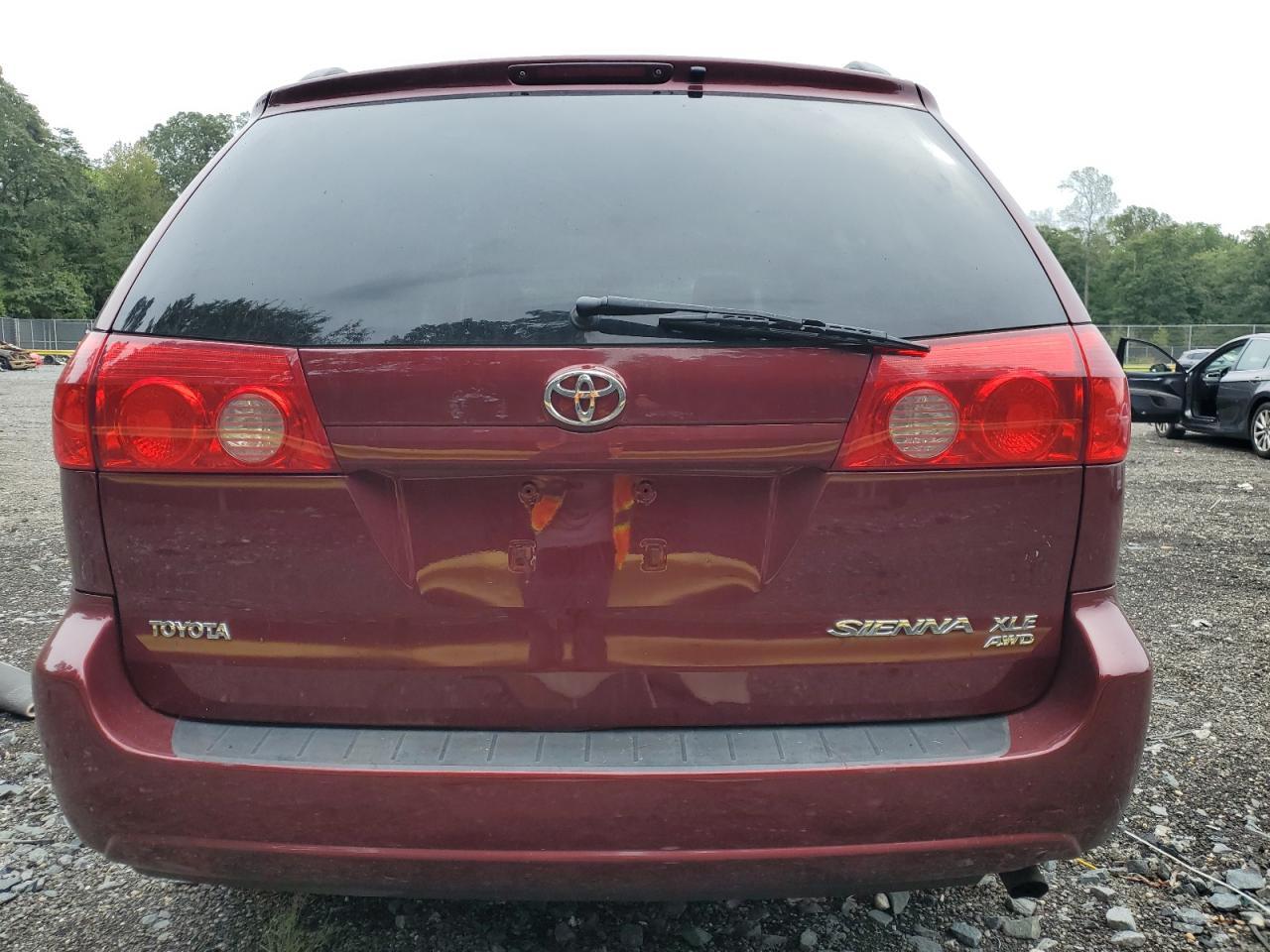 2010 TOYOTA SIENNA