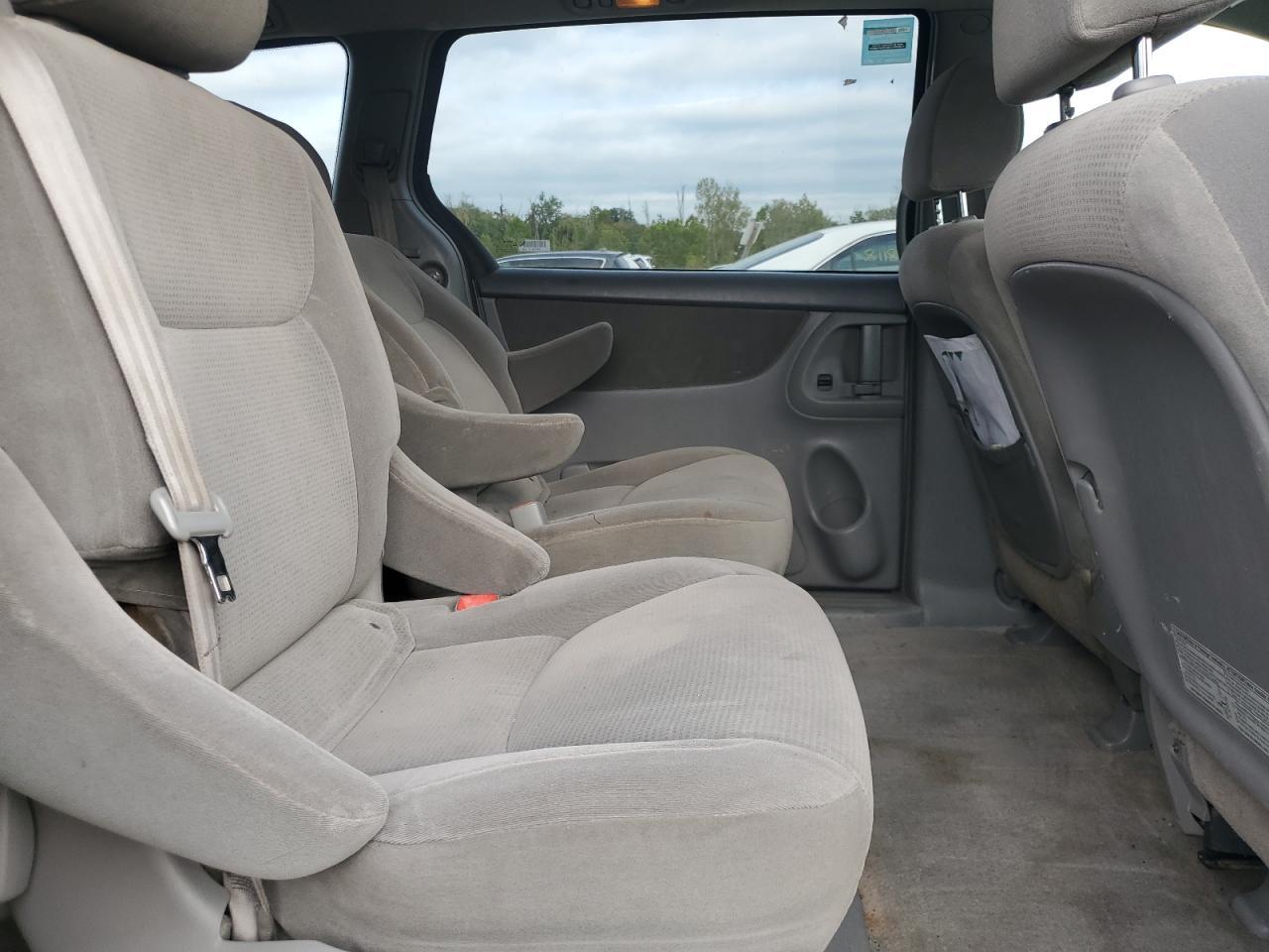 2005 TOYOTA SIENNA