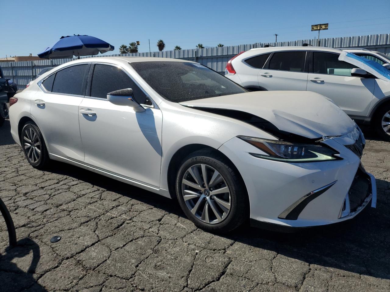 2020 LEXUS Es