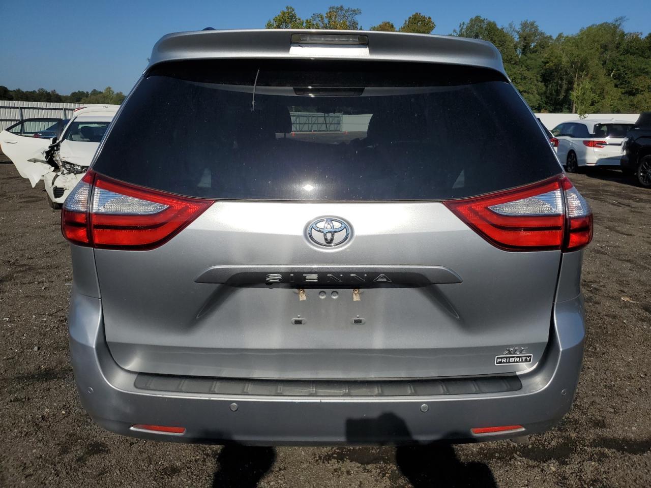 2016 TOYOTA SIENNA