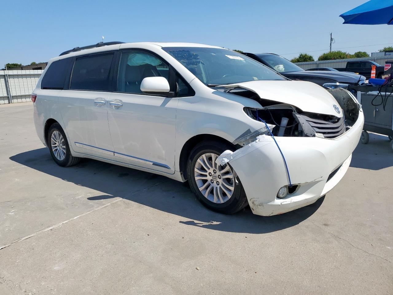 2017 TOYOTA SIENNA