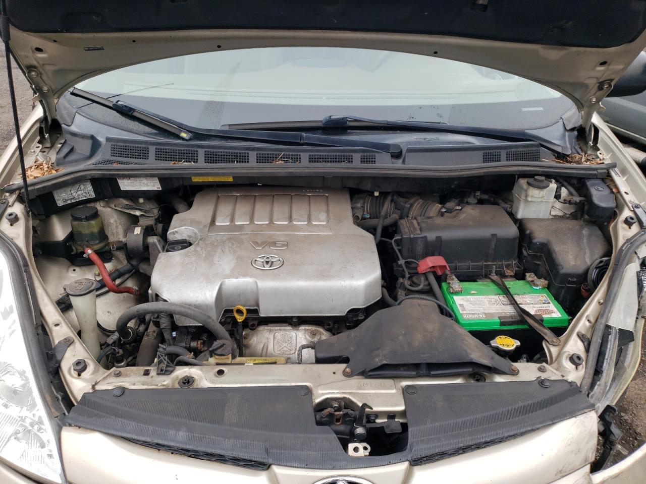 2010 TOYOTA SIENNA
