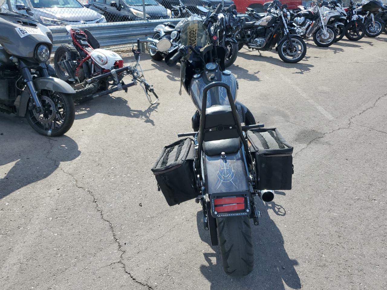 2016 HARLEY-DAVIDSON Fxdb