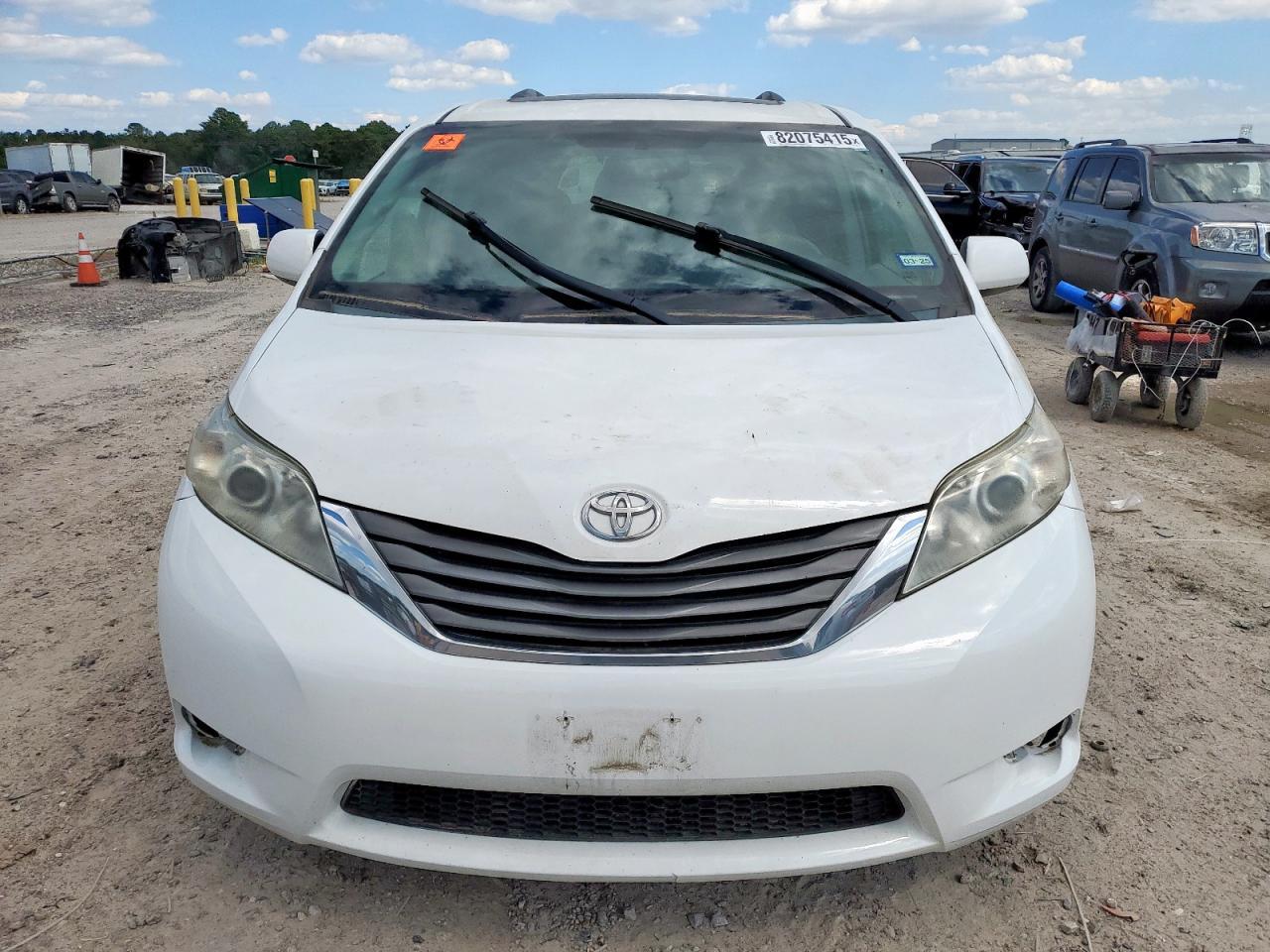 2014 TOYOTA SIENNA