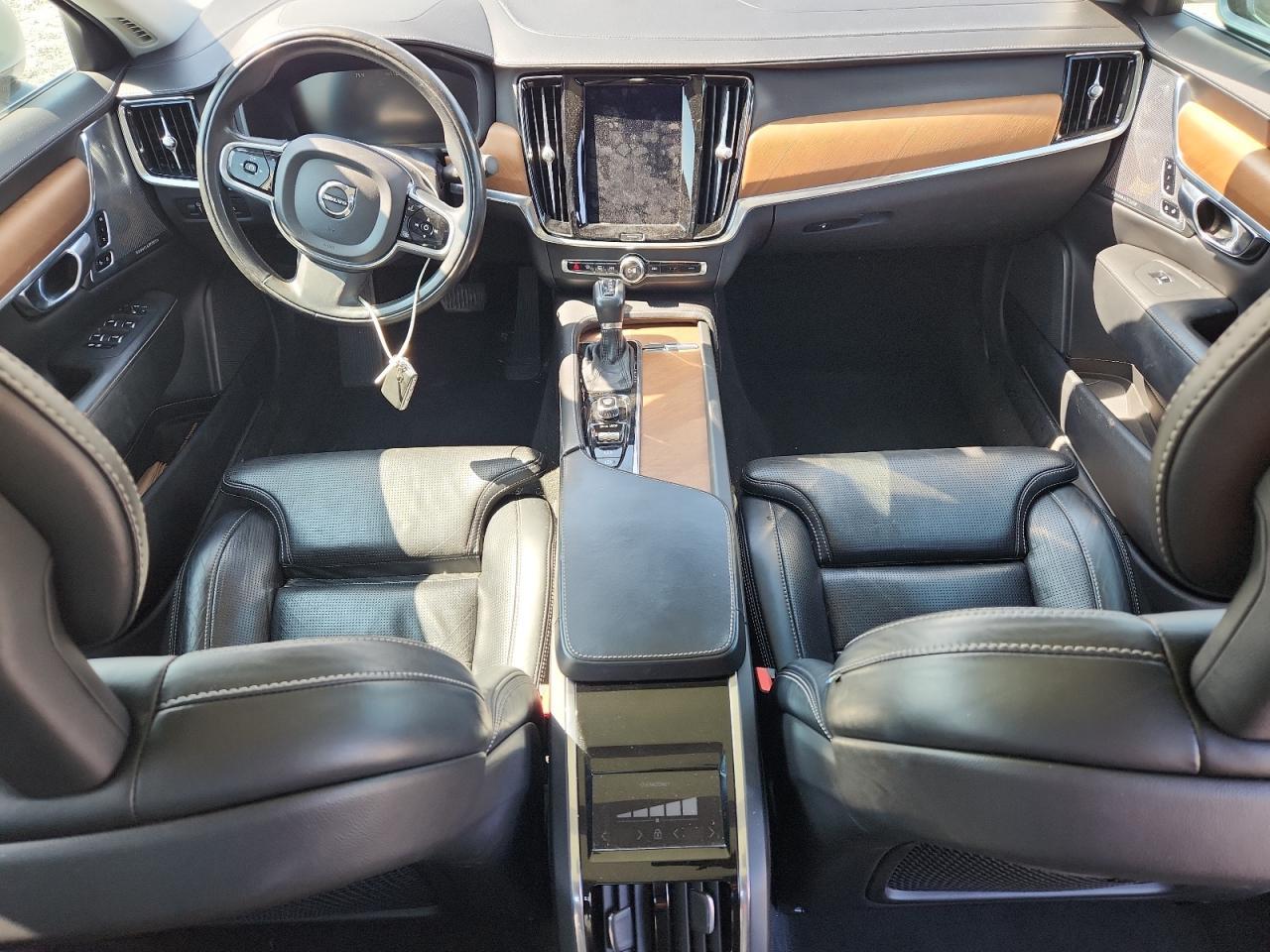 2018 VOLVO S90