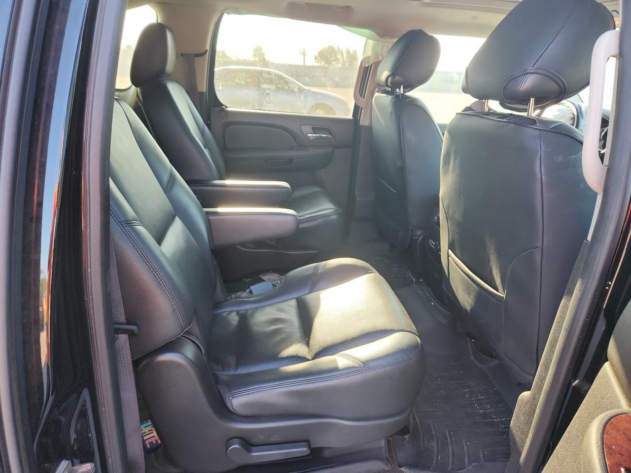 2014 CHEVROLET Suburban