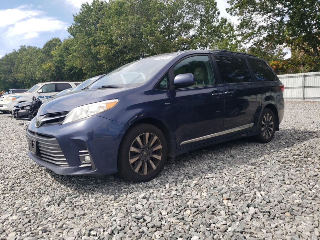 2018 TOYOTA SIENNA