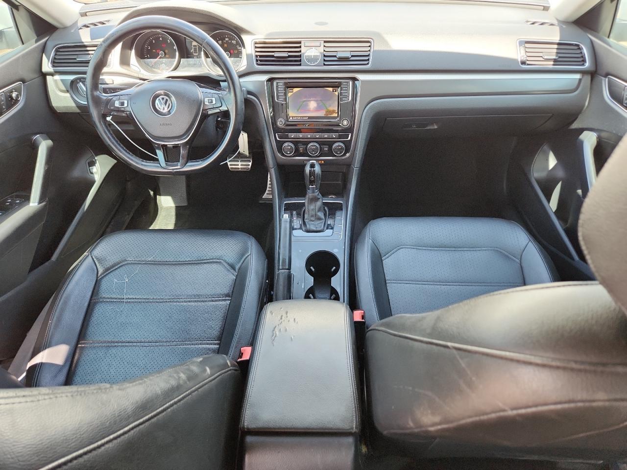 2017 VOLKSWAGEN Passat