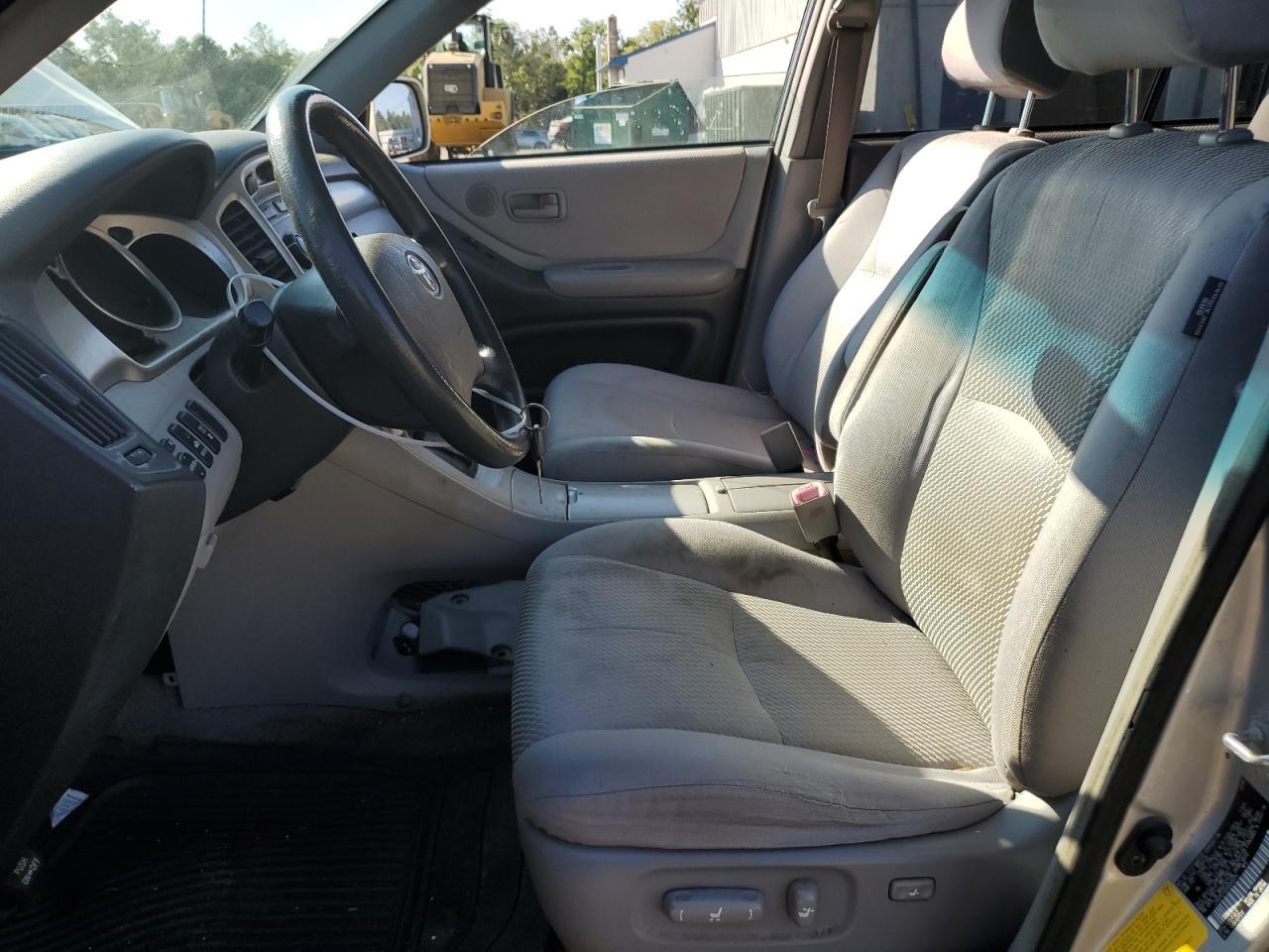 2004 TOYOTA HIGHLANDER