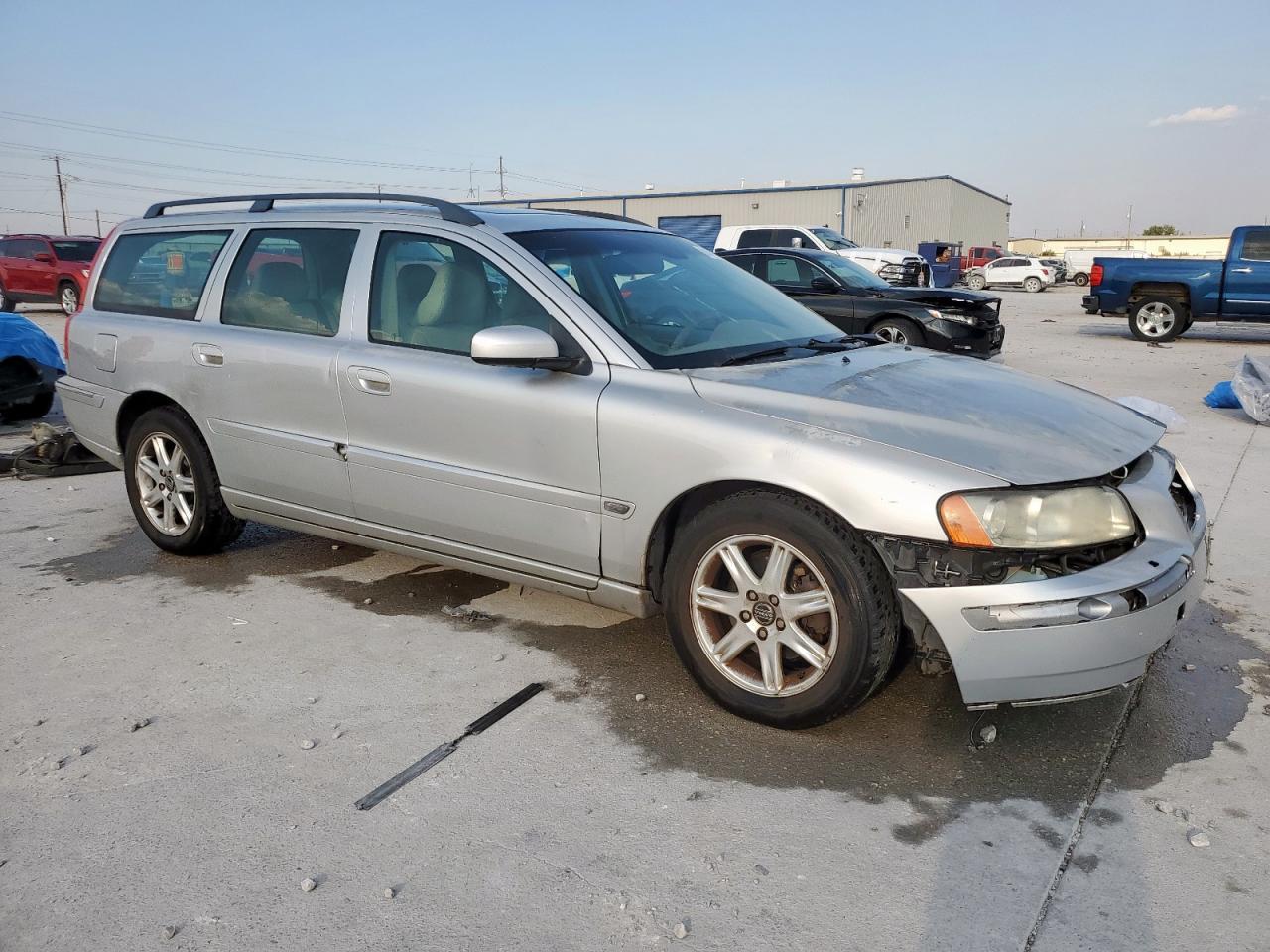 2005 VOLVO V70