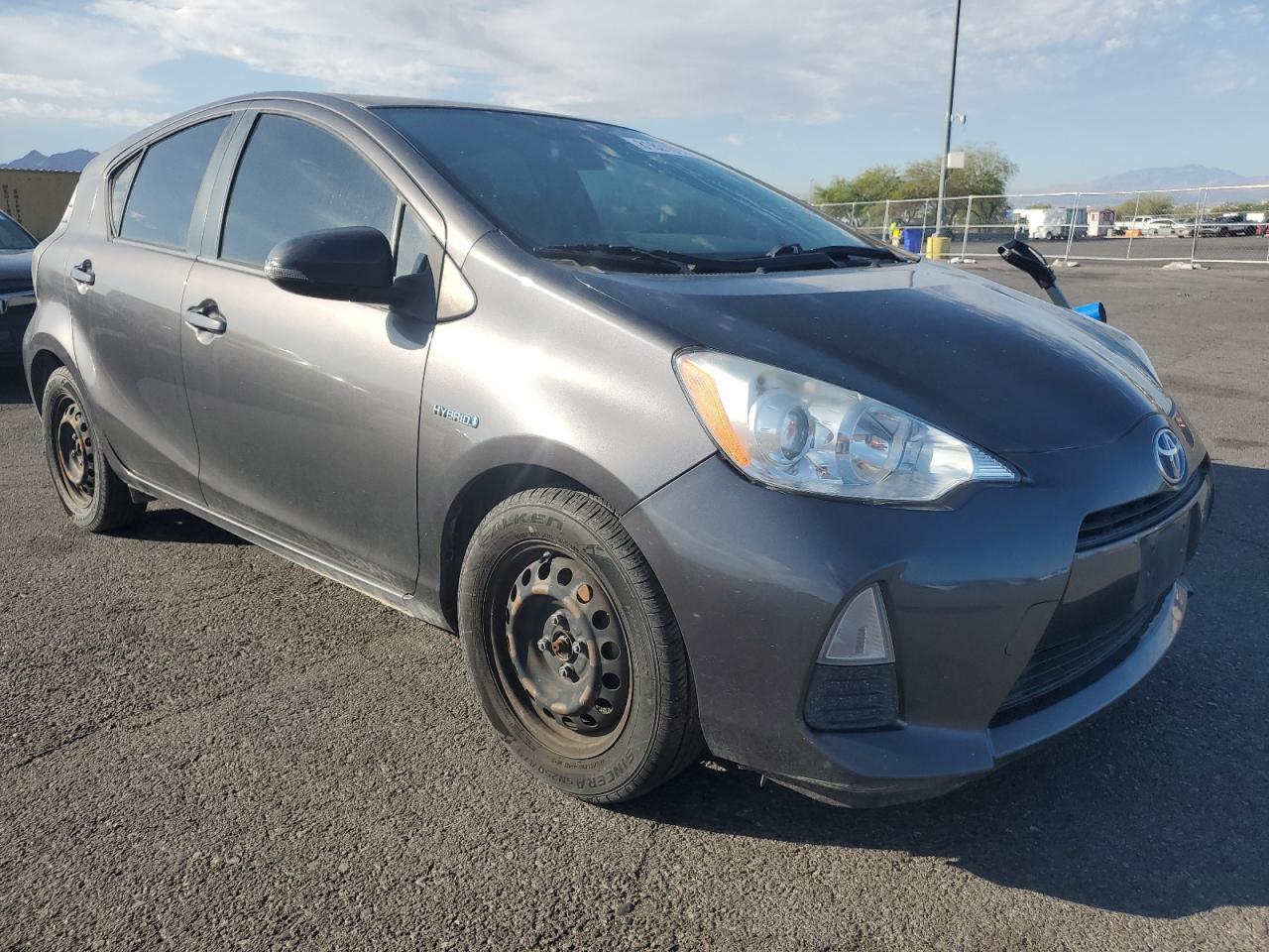 2014 TOYOTA Prius c