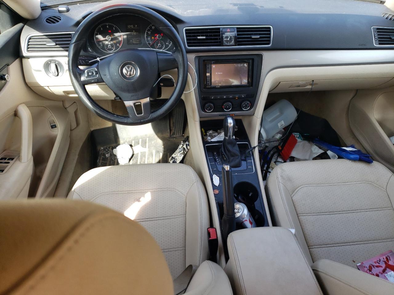 2014 VOLKSWAGEN Passat