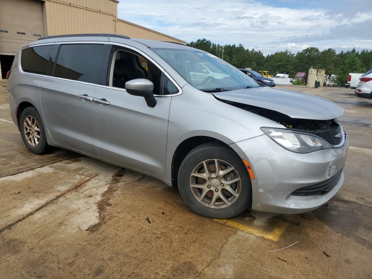 2020 CHRYSLER Voyager