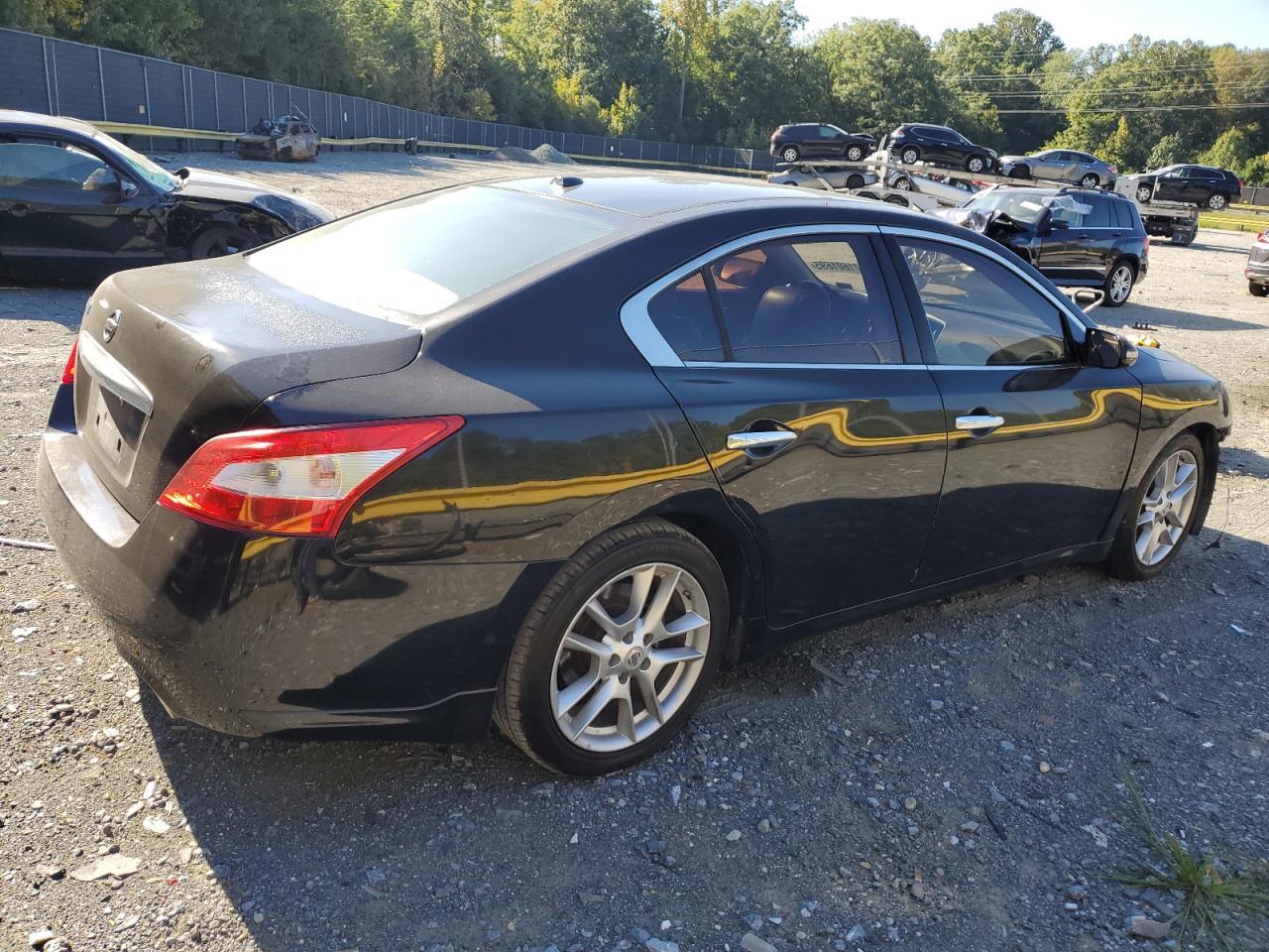 2011 NISSAN Maxima