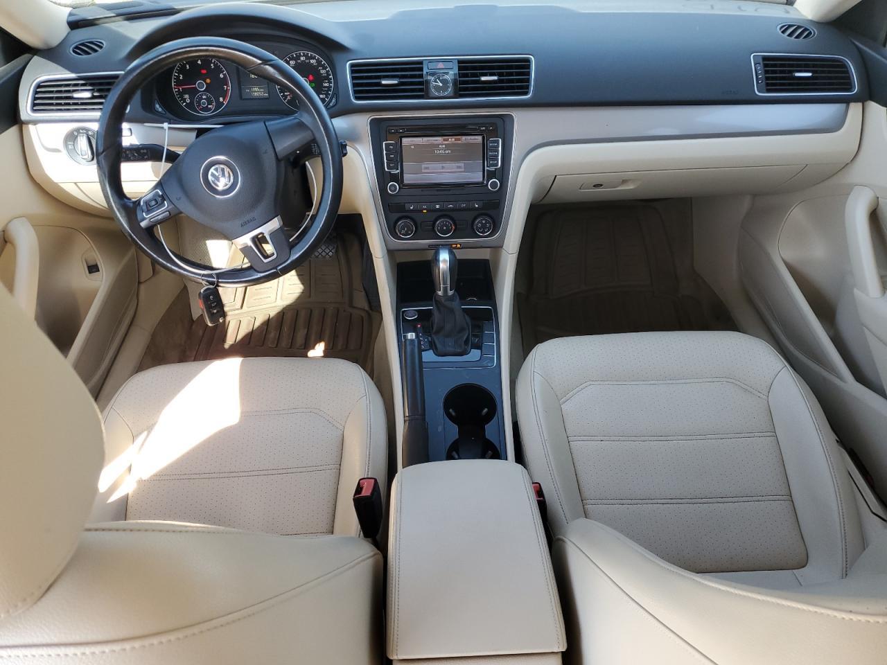 2015 VOLKSWAGEN Passat