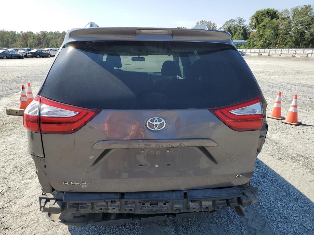 2016 TOYOTA SIENNA