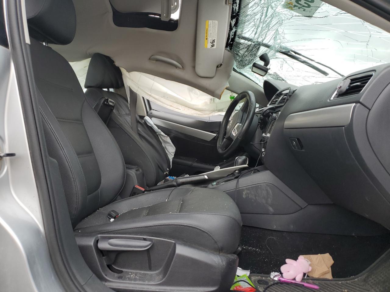 2011 VOLKSWAGEN JETTA