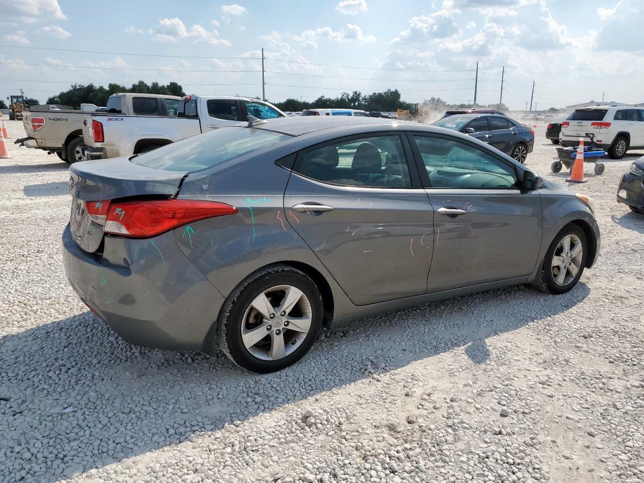 2013 HYUNDAI ELANTRA