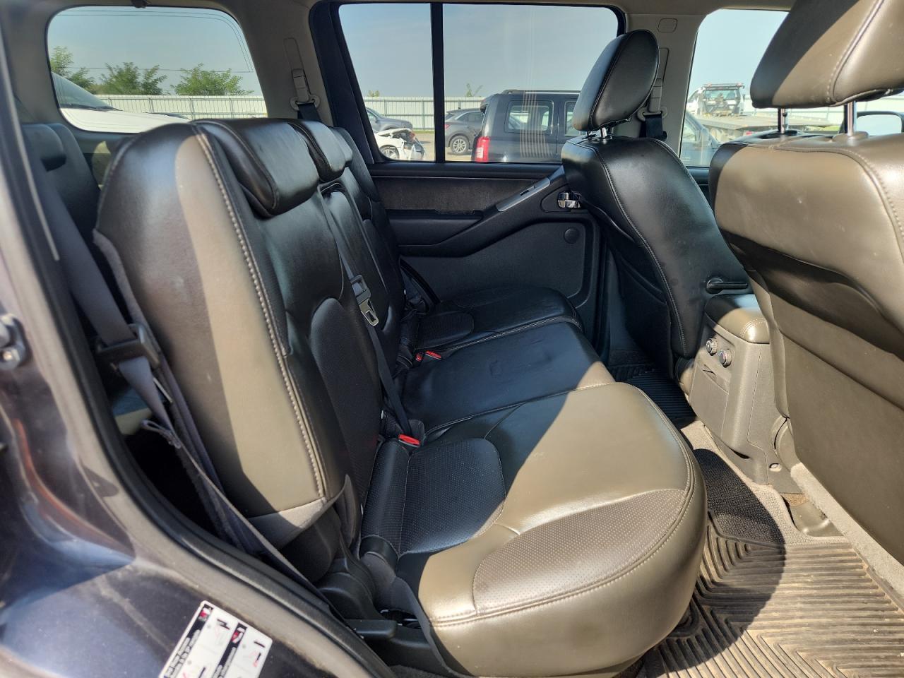 2011 NISSAN PATHFINDER