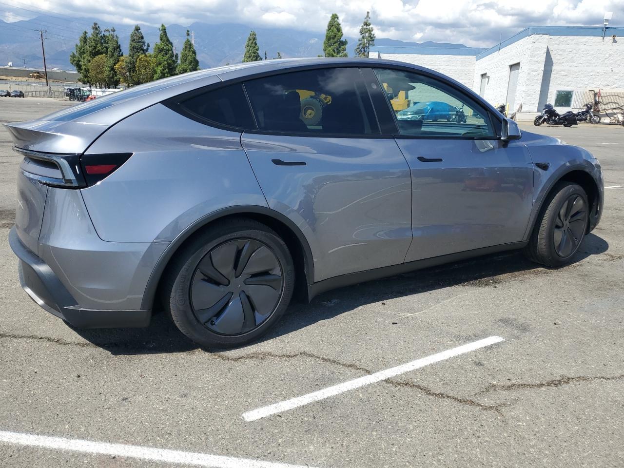 2026 TESLA MODEL Y