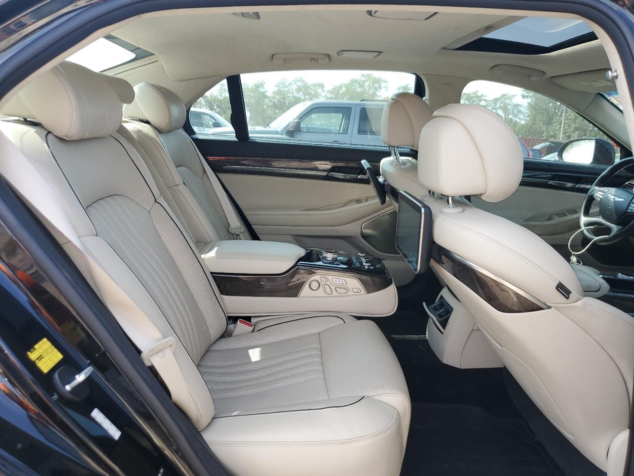 2018 GENESIS G90