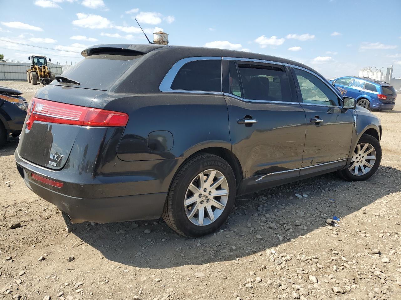2016 LINCOLN MKT
