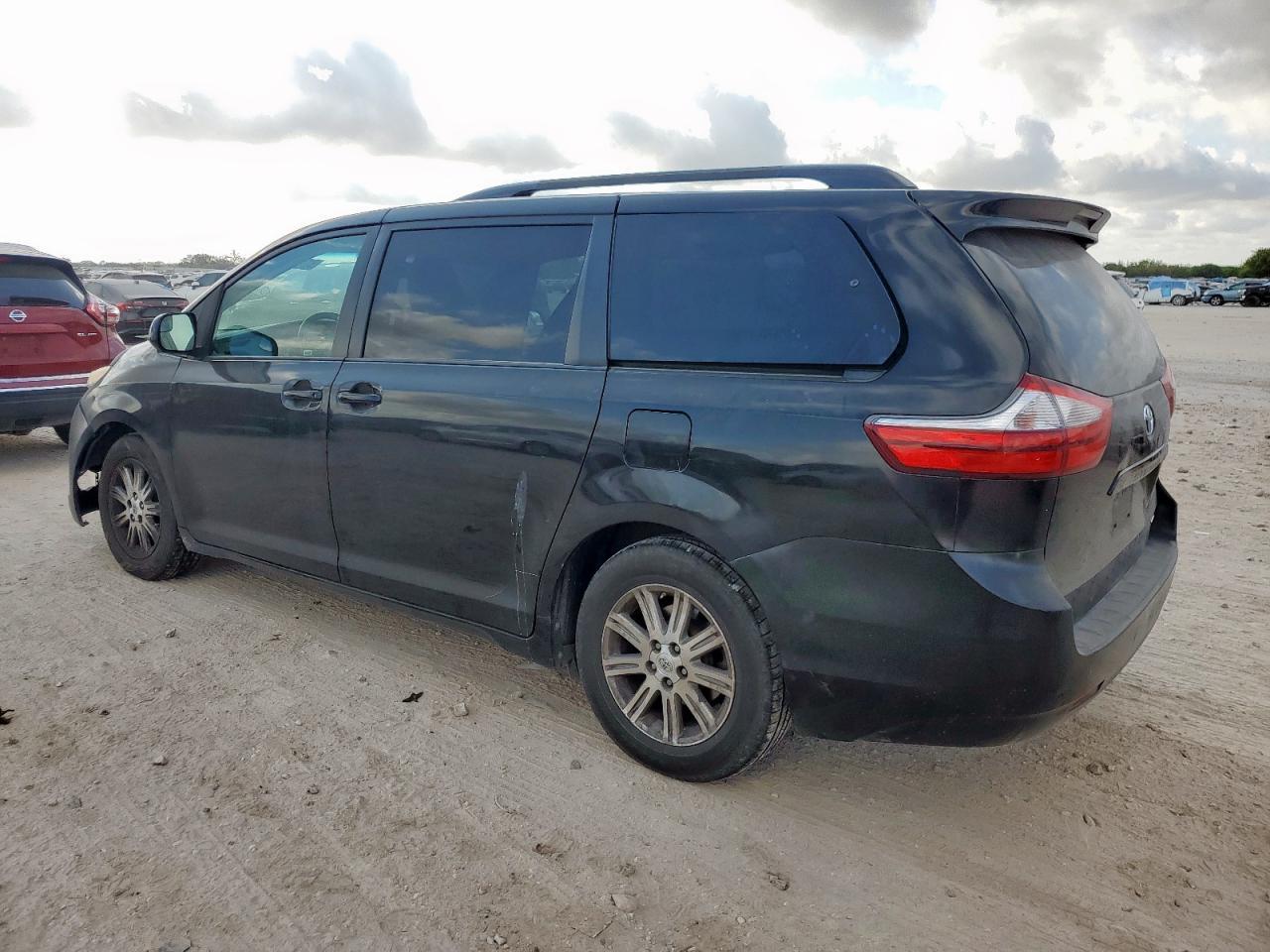 2015 TOYOTA SIENNA