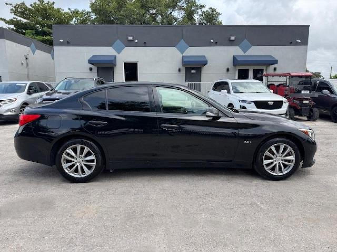 2017 INFINITI Q50
