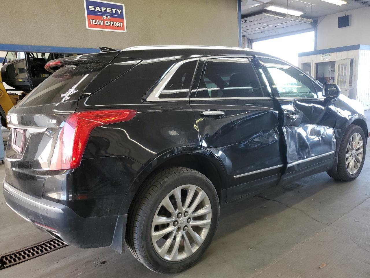 2017 CADILLAC XT5