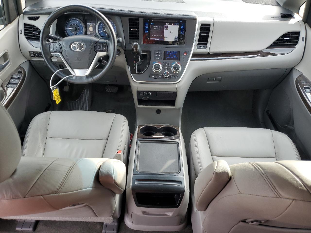 2017 TOYOTA SIENNA