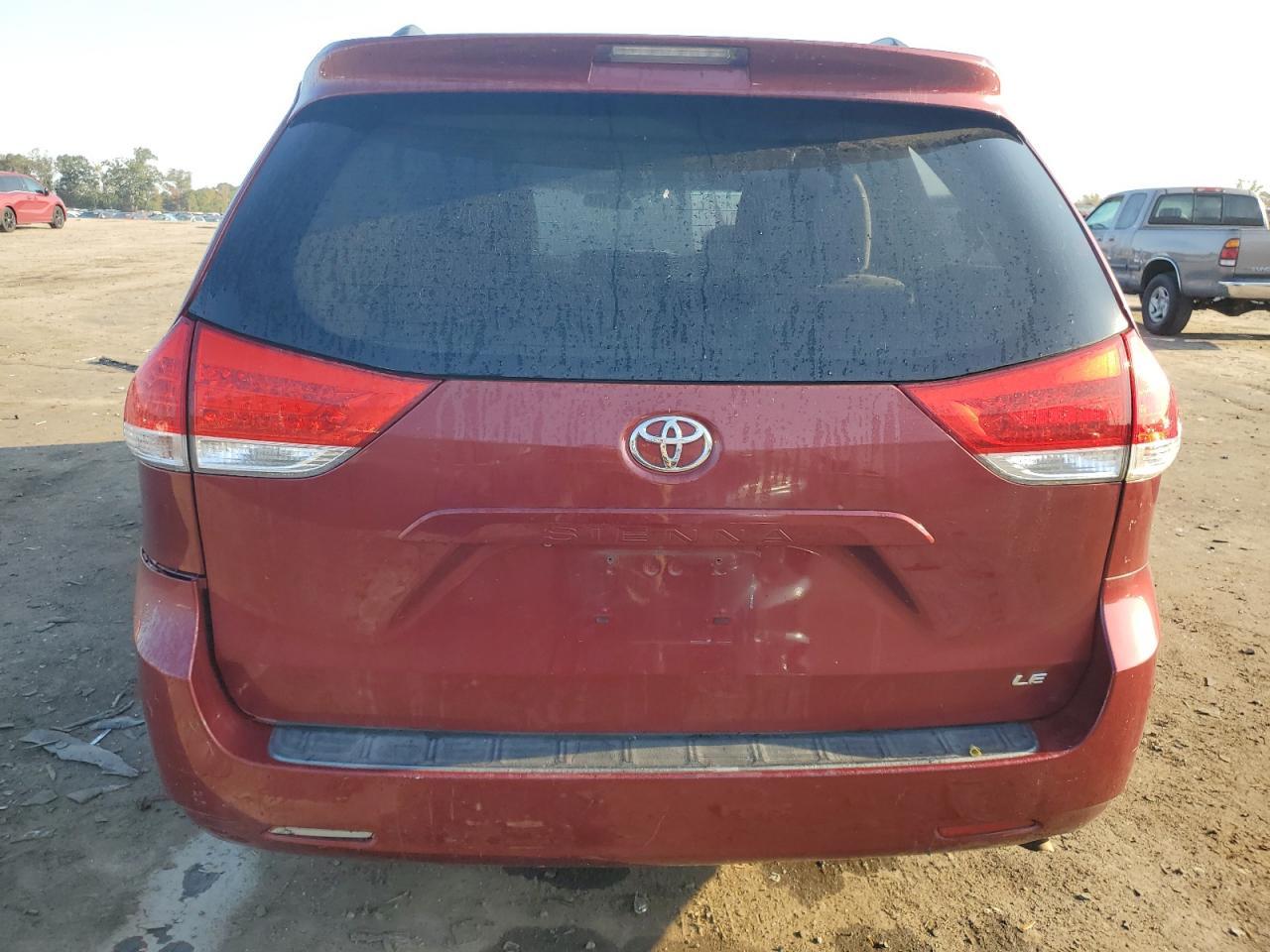 2012 TOYOTA SIENNA
