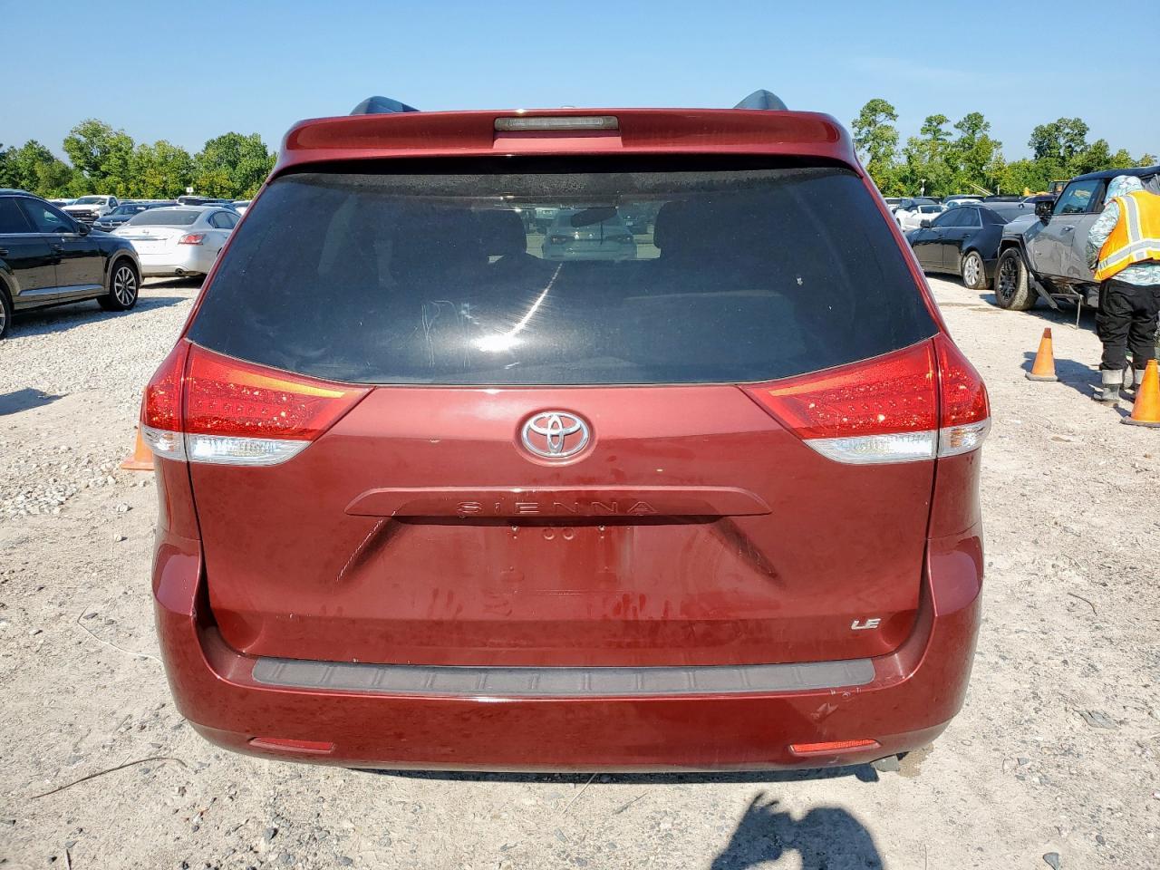 2011 TOYOTA SIENNA