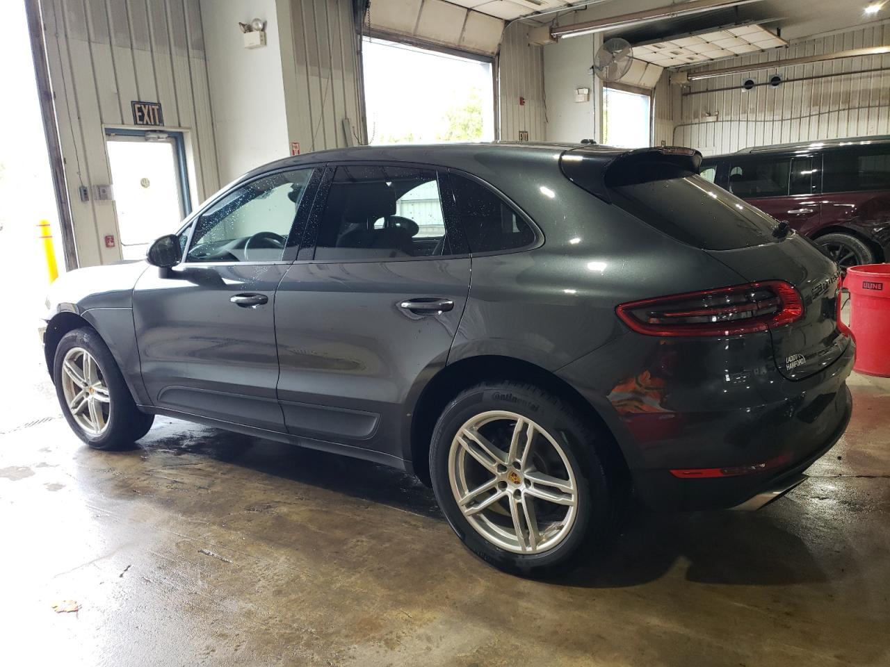 2017 PORSCHE Macan