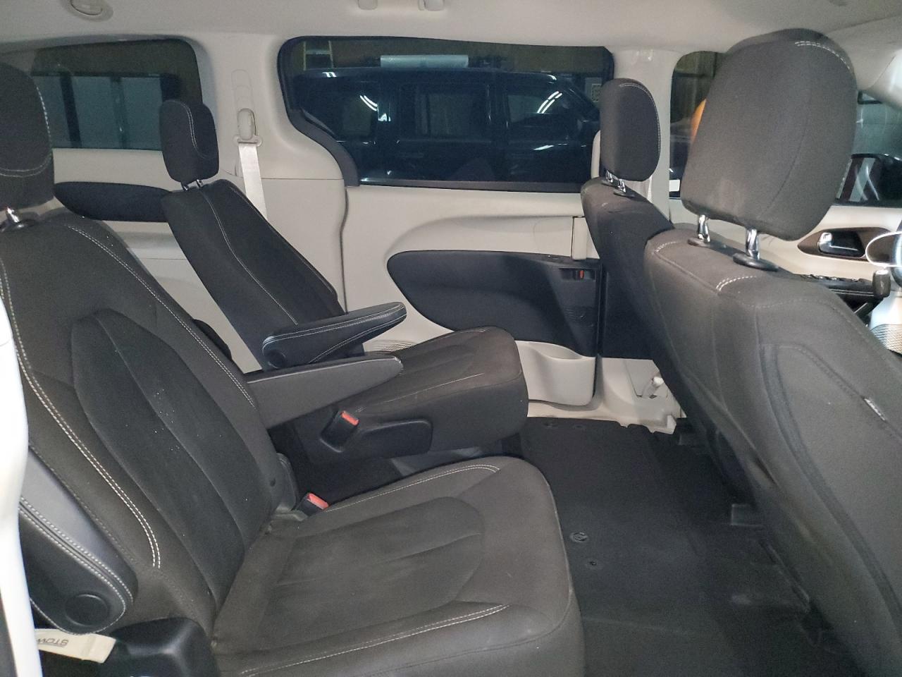 2020 CHRYSLER Voyager