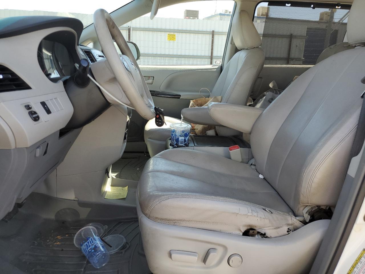 2013 TOYOTA SIENNA