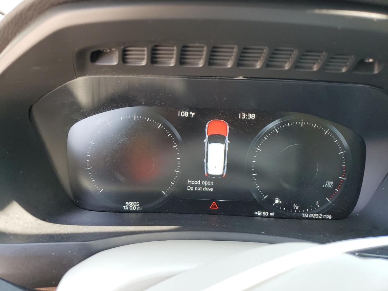 2022 VOLVO XC90