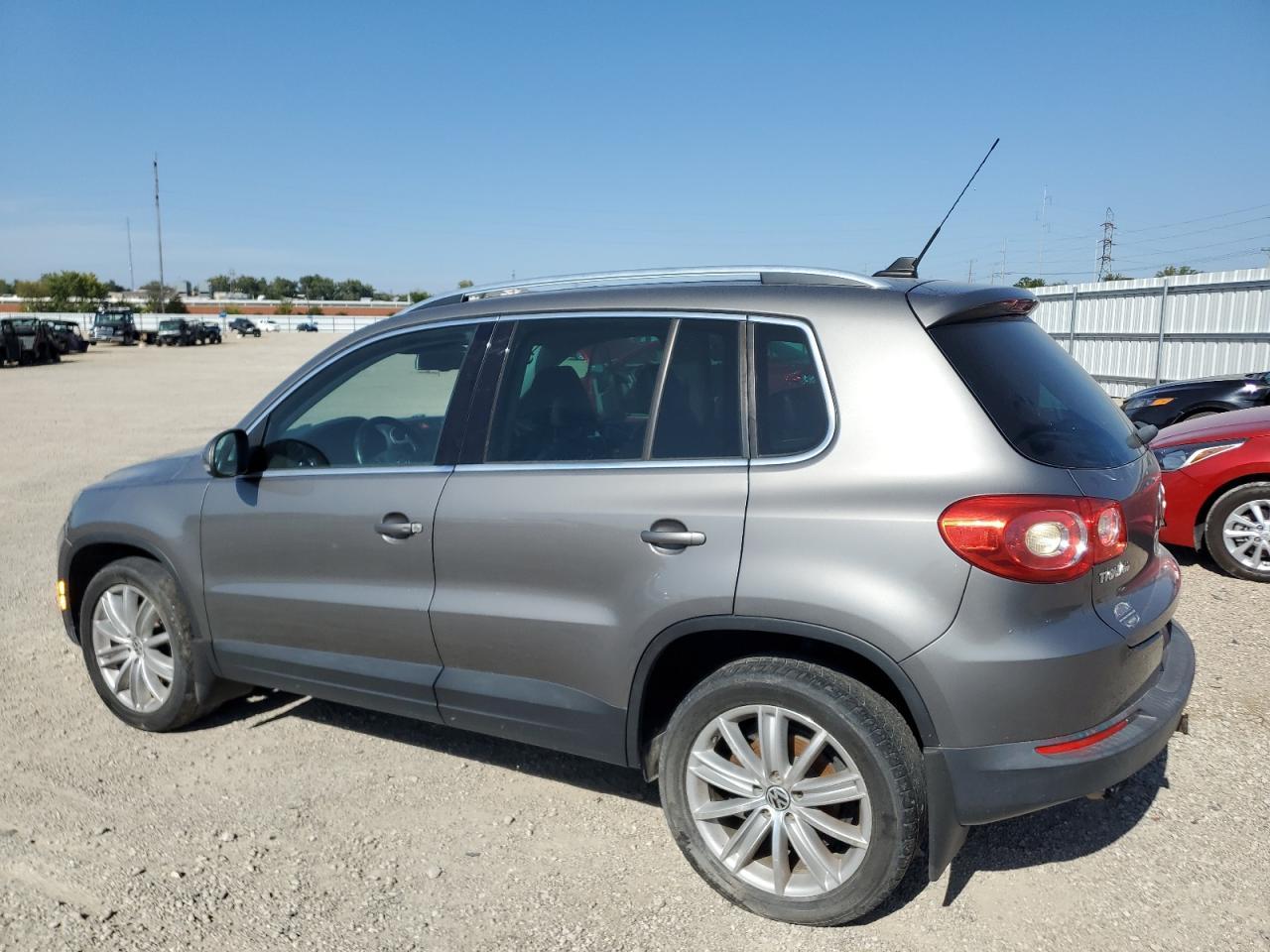 2011 VOLKSWAGEN TIGUAN