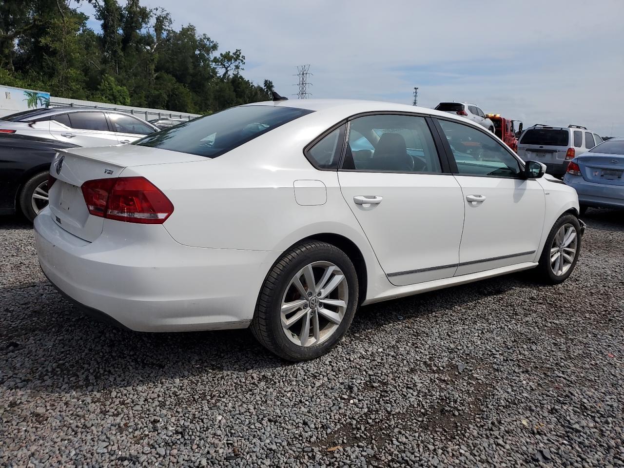 2014 VOLKSWAGEN Passat