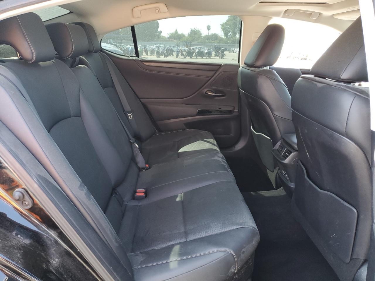 2024 LEXUS Es