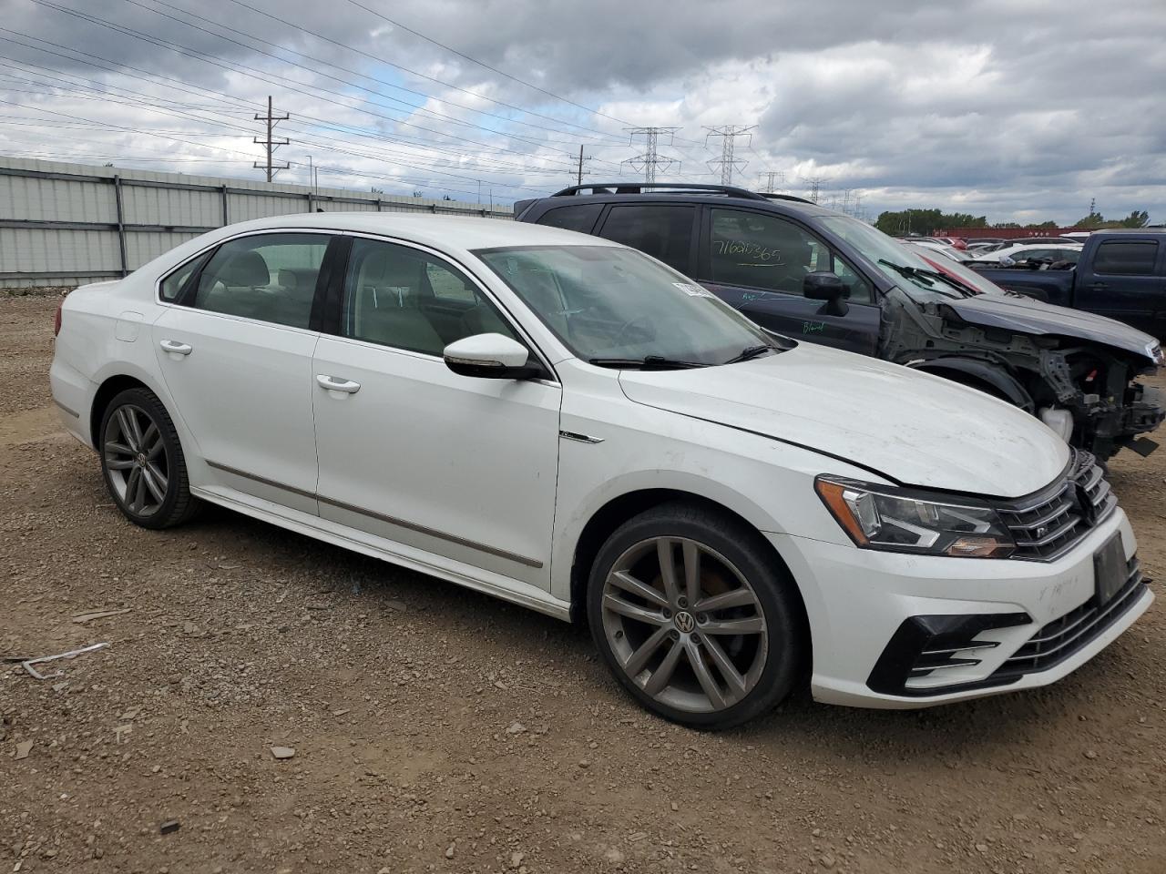 2017 VOLKSWAGEN Passat