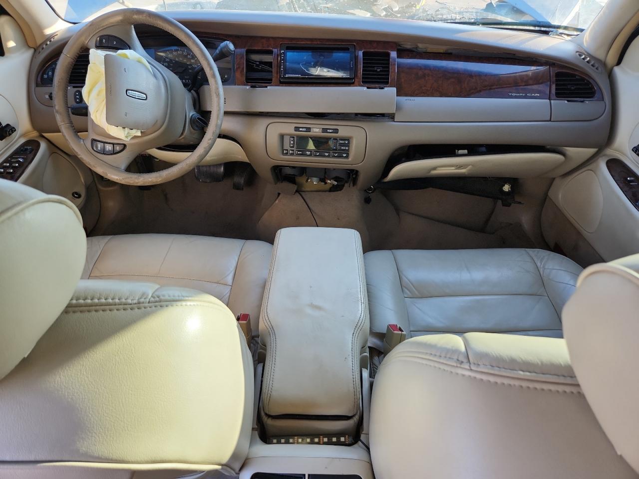 2002 LINCOLN Town Car