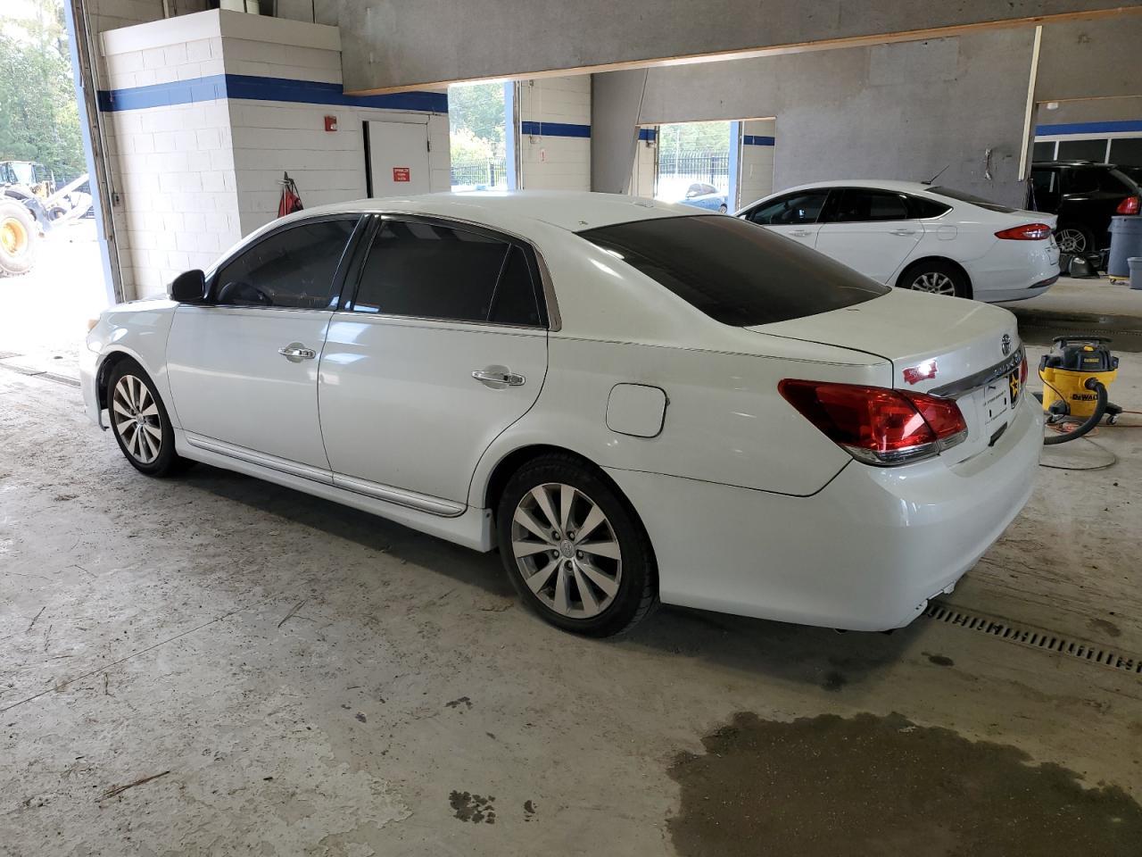 2011 TOYOTA Avalon