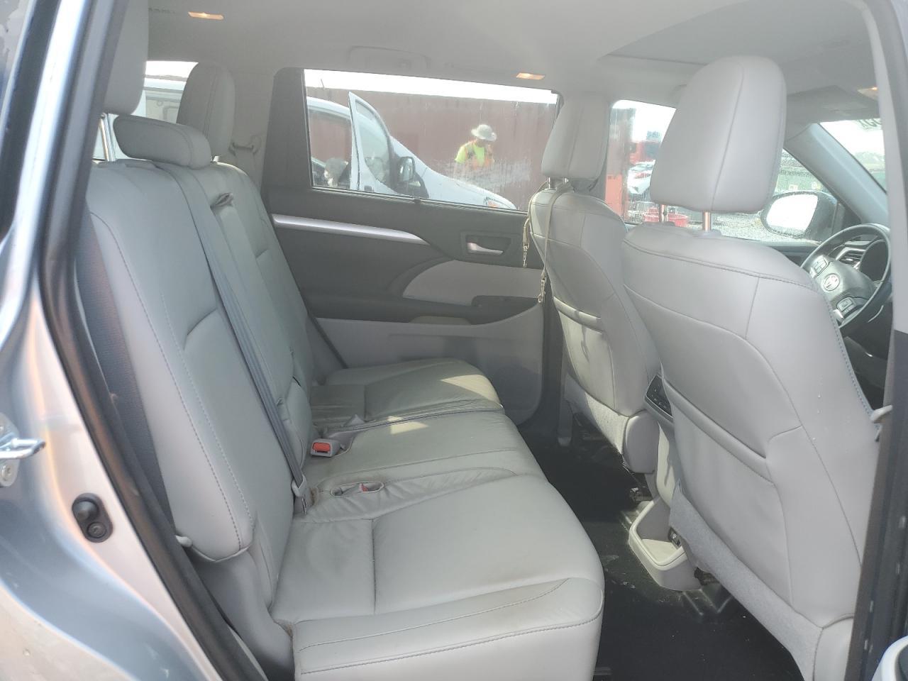 2015 TOYOTA HIGHLANDER