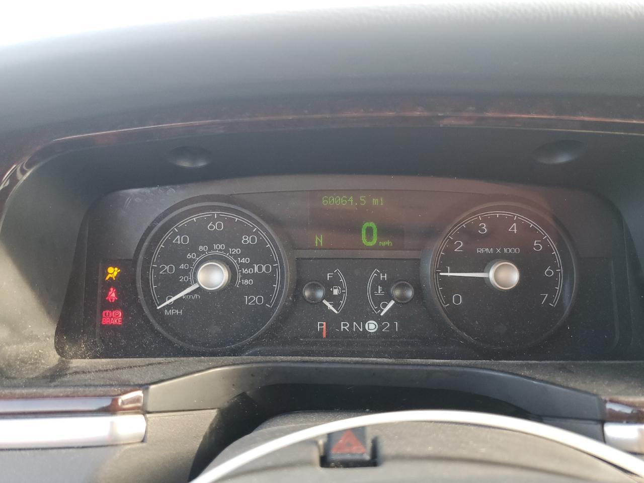 2009 LINCOLN Town Car
