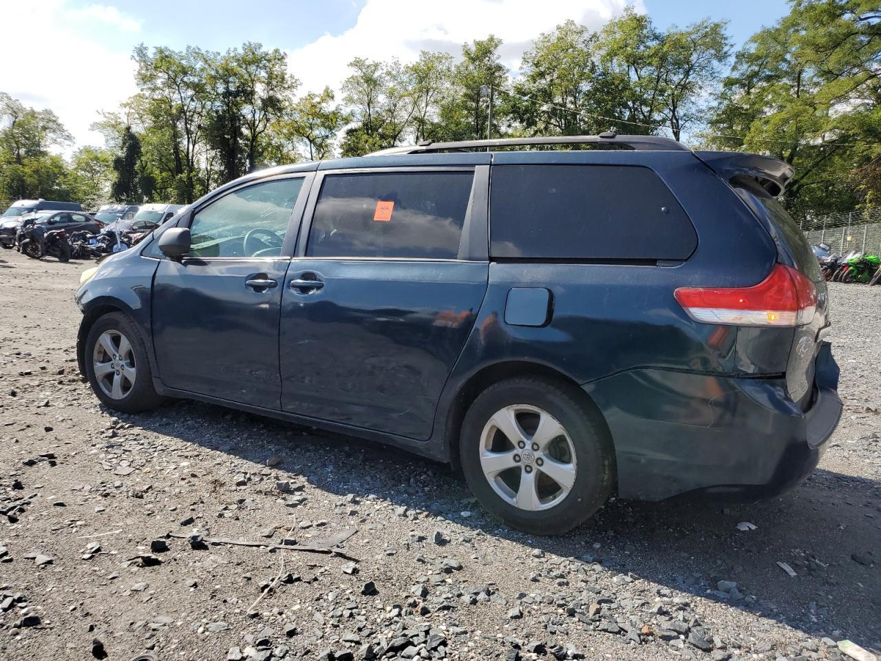 2012 TOYOTA SIENNA