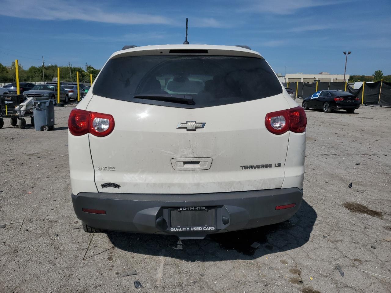 2011 CHEVROLET TRAVERSE LS