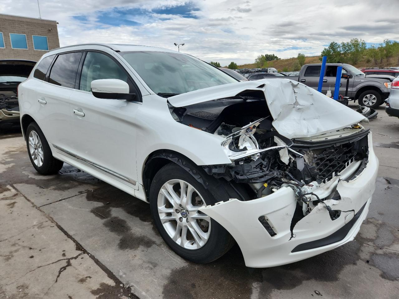 2015 VOLVO XC60