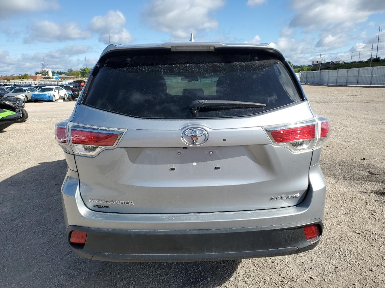 2015 TOYOTA HIGHLANDER