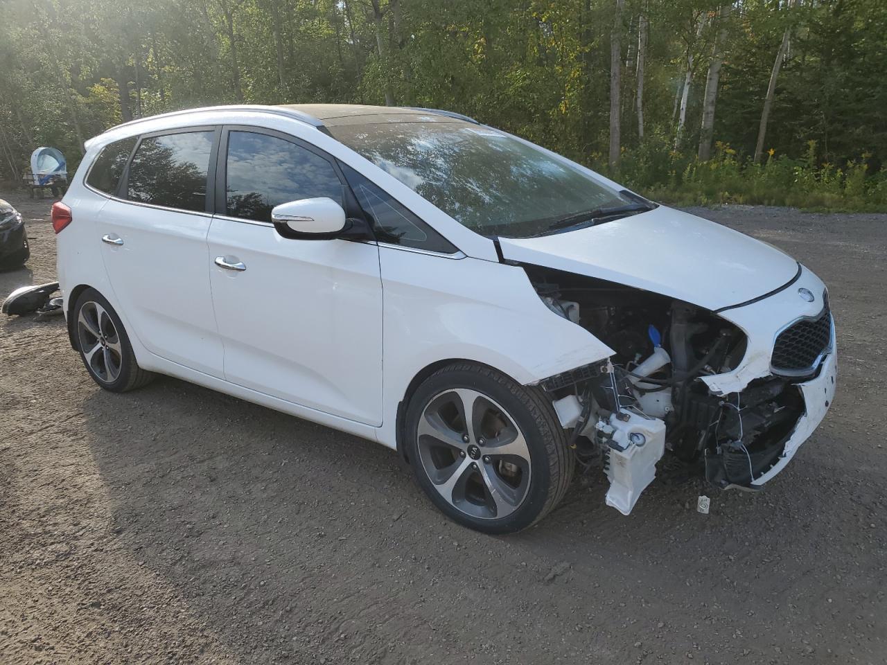 2015 KIA RONDO