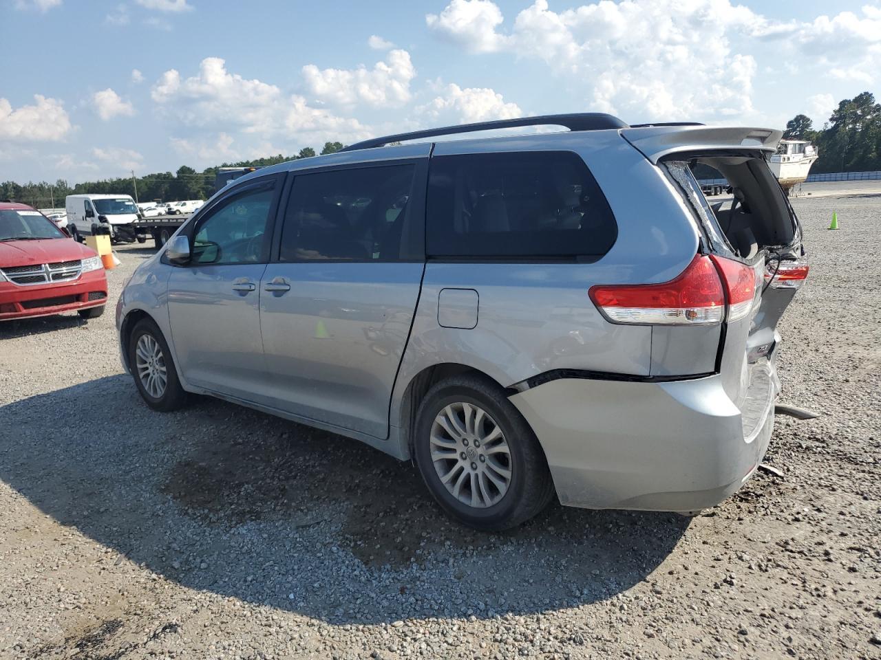 2012 TOYOTA SIENNA